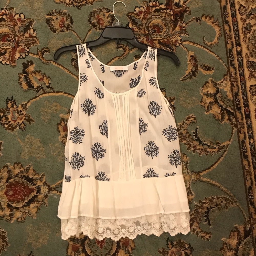 Super cute floral top for springtime